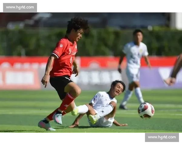 渝超神作！19 岁草根复刻小贝 50 米吊射