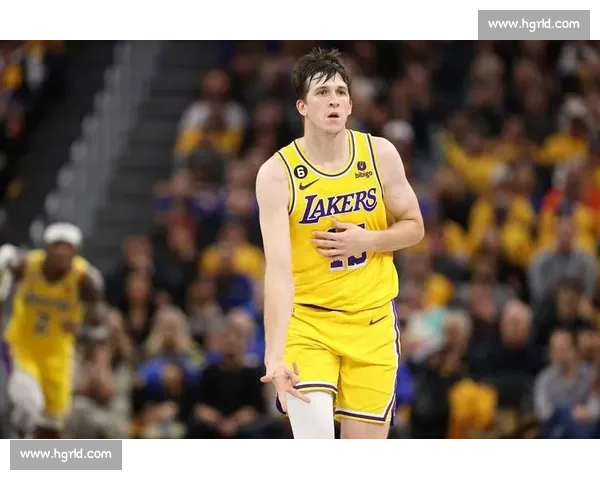 里夫斯中国行变身教练！手把手教学细节曝光，球员受益匪浅